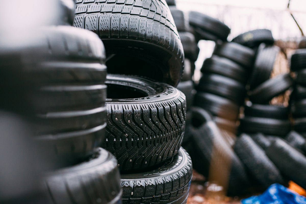 Highway Tire Blowout Safety Guide: How to Handle Sudden Flats on San Diego Roads