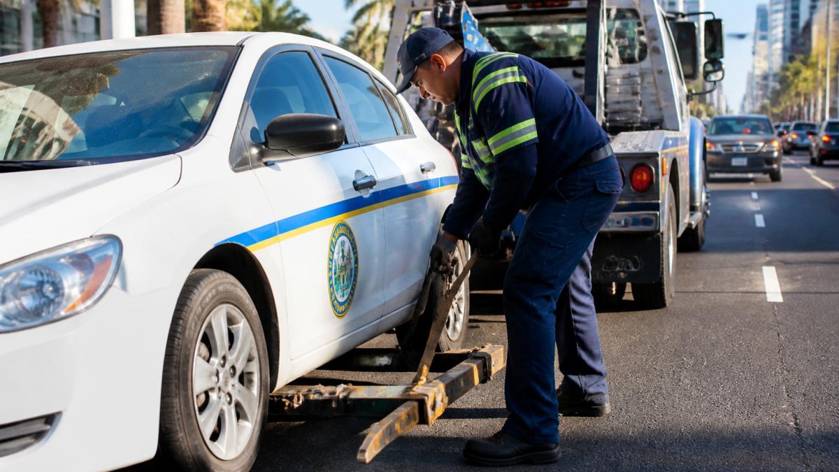 Infographic showing the rapid response process for dedicated fleet towing contracts for municipal vehicles.